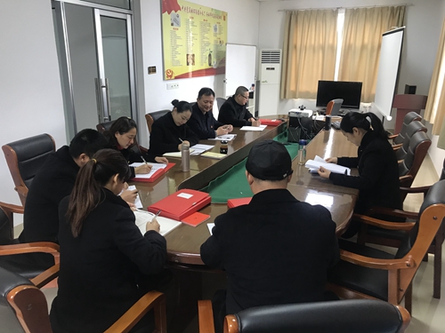 20181212 臨海南收費(fèi)所黨支部組織學(xué)習(xí)《中國(guó)共產(chǎn)黨支部工作條例(試行)》 徐蘇蘇攝_副本.jpg